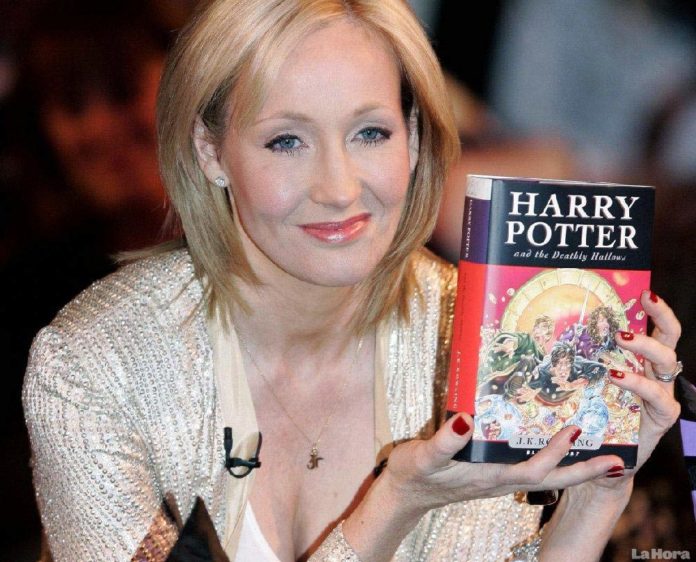 JK Rowling Picture 696x562