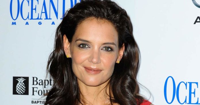 Katie Holmes hot picture 696x365