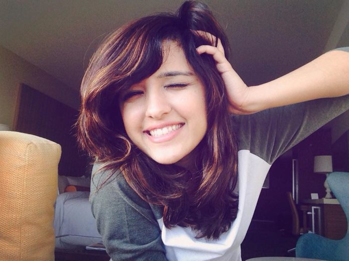 Shirley Setia pics 696x522