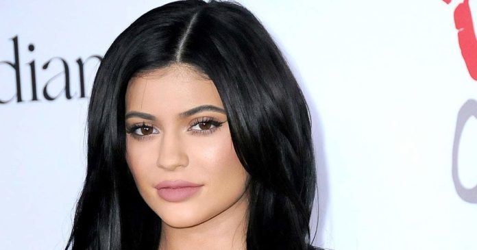 Kylie Jenner image 696x365