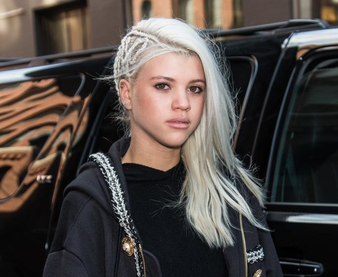 Sofia Richie pics 696x572