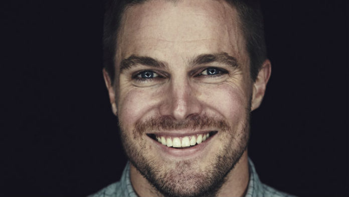 Stephen Amell image 696x393