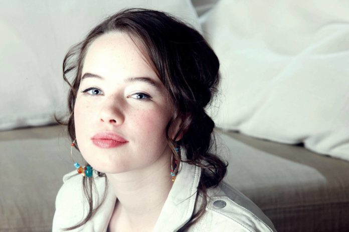 Anna Popplewell pics 696x464