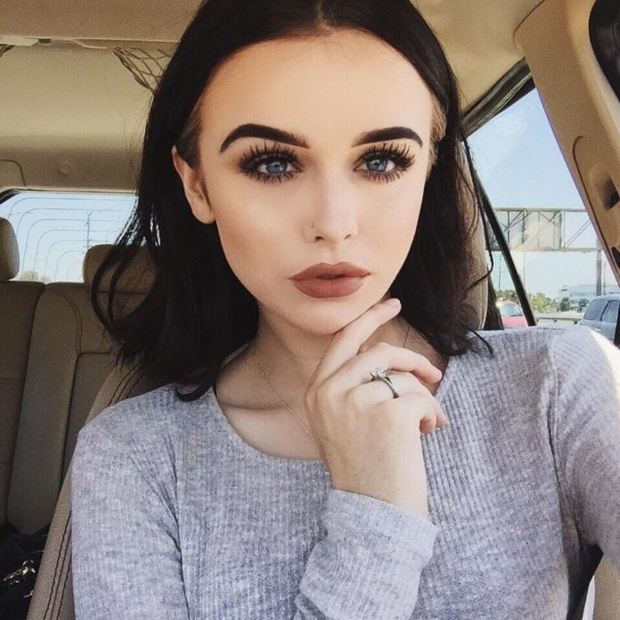 Acacia Brinley pics 696x696