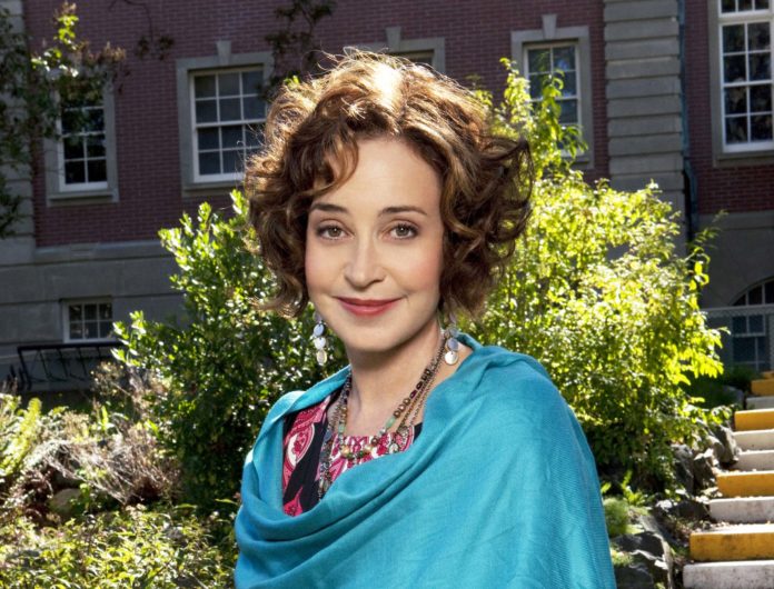 Annie Potts pics 696x530