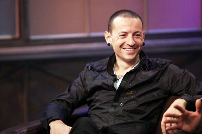 Chester Bennington image 1 696x464