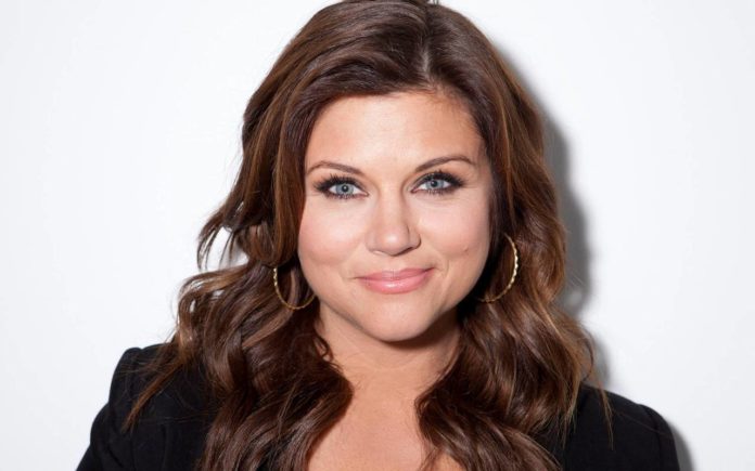 Tiffani Thiessen pics 696x435