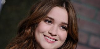 Alice Englert Pics