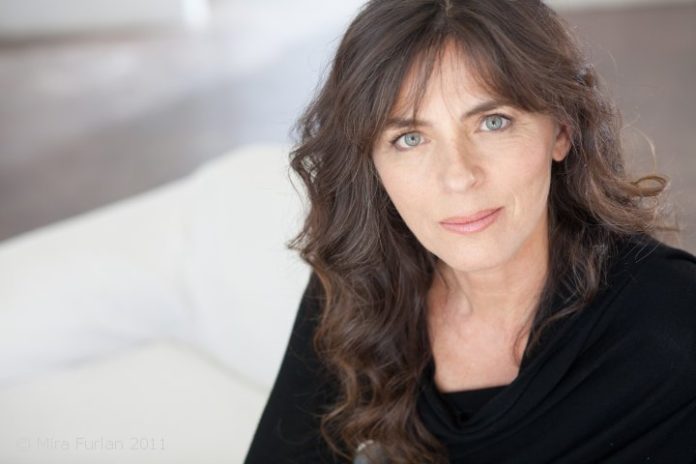 Mira Furlan Pics 696x464