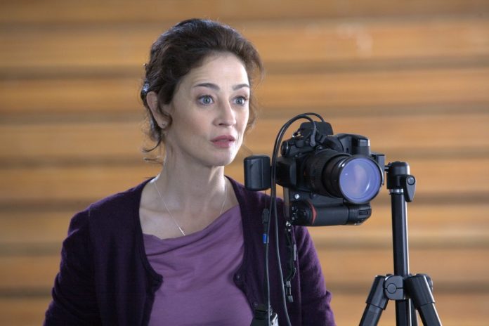 Moira Kelly pics 696x464