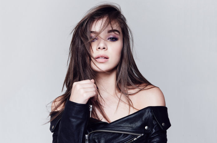 Hailee Steinfeld Pics 696x460