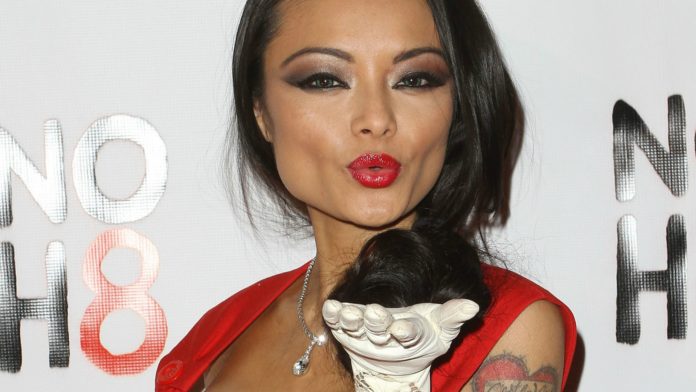 Tila Tequila Pics 696x392