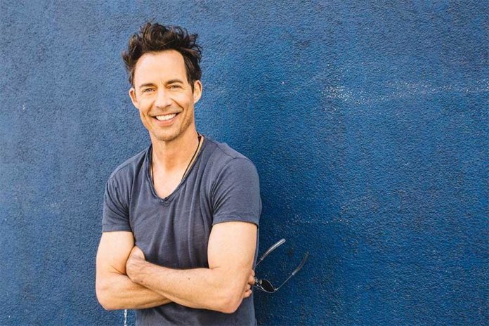 Tom Cavanagh Pics 696x464