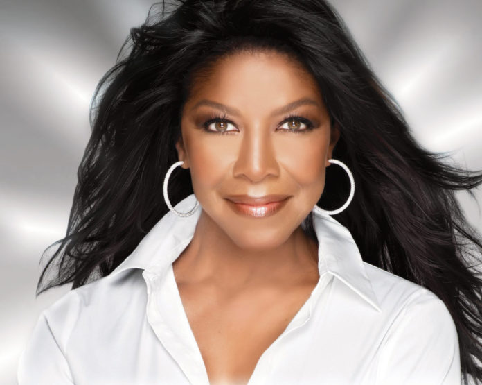 Natalie Cole Pics 696x555