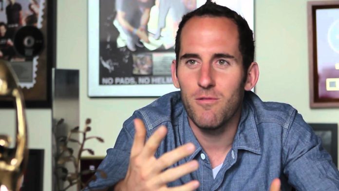 Chuck Comeau Pics 696x392