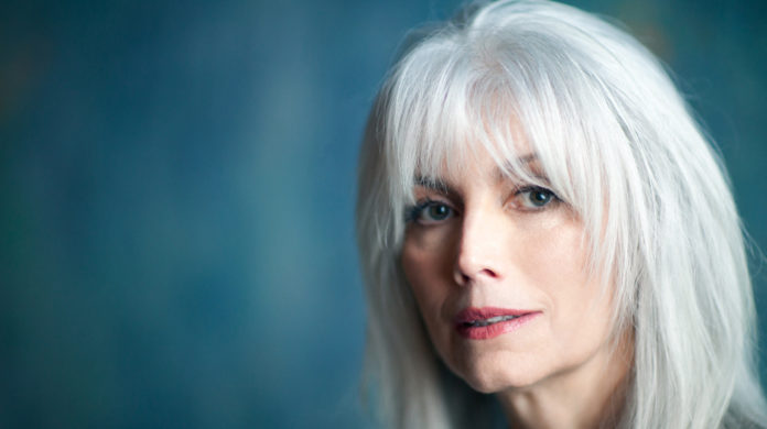 Emmylou Harris Pics 696x390