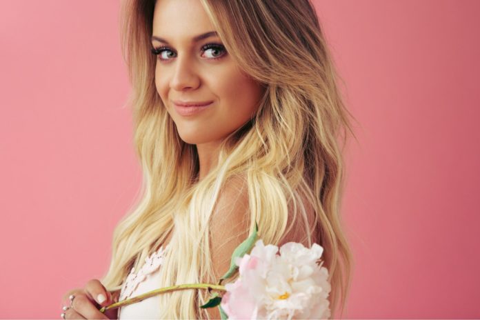 Kelsea Ballerini Pics 696x464