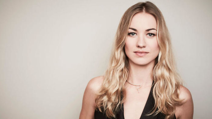 Yvonne Strahovski Pics 696x392