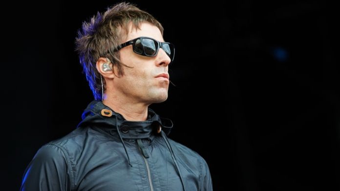 liam gallagher Pics 696x392