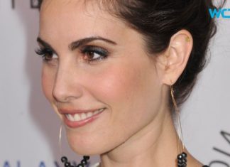 Carly Pope Pics