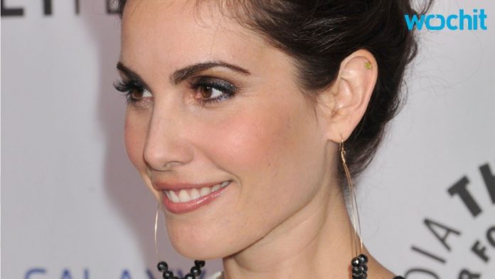 Carly Pope Pics 696x392