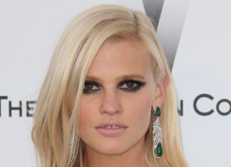 Lara Stone Pics